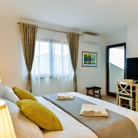 Luciana House, * Buje