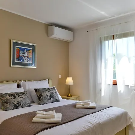 Luciana House, Vila Buje