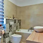 فيلة Luciana House, بوجي