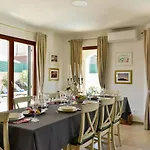 Luciana House, فيلة *