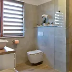 فيلة Luciana House, *