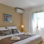 Luciana House, فيلة بوجي